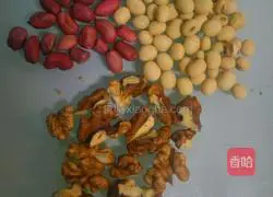 Illustration of how to make walnut soy milk 1