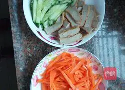 Illustration of how to make carrot and cucumber fried fish cakes 2