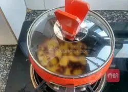 Illustration of how to make egg yolk pancakes 11