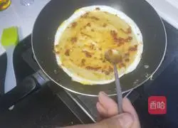 Illustration of how to make mung bean flour egg pancake 4