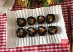 Illustration of how to make black rice sushi 9