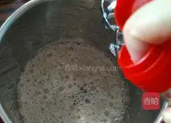 Illustration of how to make non-defoamed cocoa sponge cake 2