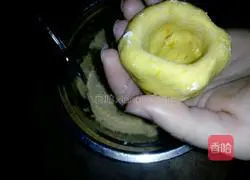 Illustration of how to make small pumpkin cake 8