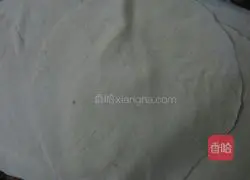 Illustration of how to make chive egg pancake 1