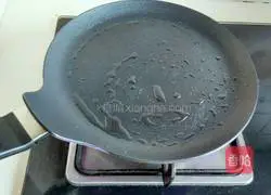 Illustration of how to make scallion pancake 9