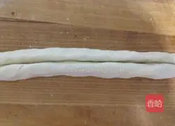 Illustration of how to make green onion pancakes 9