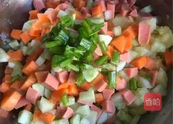 Illustration of how to make crispy potato pancakes 4