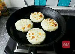 Beef and Chive Pie Recipe Illustration 12