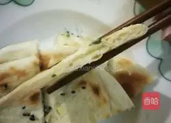 Illustration of how to make green onion layer cake 13