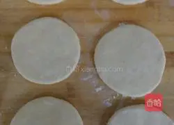 Illustration of how to make dough sugar cakes 11