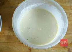 Illustration of how to make fried sophora flower cake 5