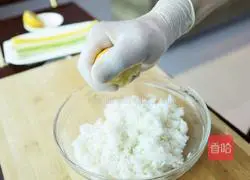 Illustration of how to make sushi rolls with wasabi dip 1