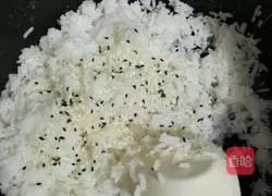 Illustration of how to make homemade sushi rolls 2