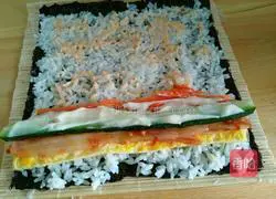 Illustration of how to make spicy cabbage sushi 8