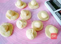 Illustration of how to make wife cake (bean paste filling) 5