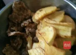 Illustration of how to make fried vegetarian mushroom leg cake 9