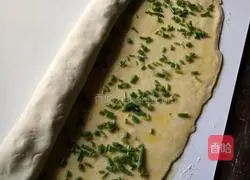 Illustration of how to make scallion pancakes 3