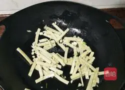 Illustration of how to make fried fish cakes with green onions 7