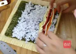 Illustration of how to make colorful sushi 2