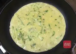 Cucumber and Scallion Egg Pancake Recipe Illustration 8