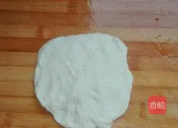 Illustration of how to make onion and beef patties 12