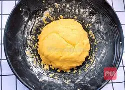 Illustration of how to make money pumpkin cake 6