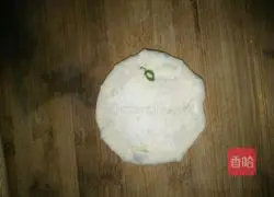 Illustration of how to make dumpling skin scallion pancake 8