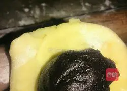 Illustration of how to make crispy bean paste and egg yolk cake 5