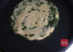 Illustration of how to make shredded chive pancake 5