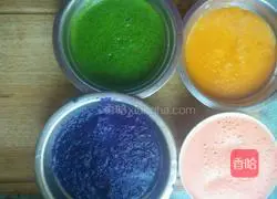 Illustration of how to make colorful vegetable pancakes 1