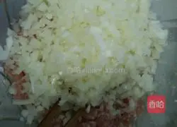 Pork Illustration of how to make onion meatloaf 1