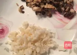 Illustration of how to make steamed meat cakes with mushrooms and water chestnuts 3