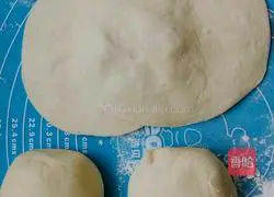 Illustration of how to make dough sugar cakes 6