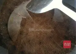 Illustration of how to make green onion and egg pancakes 4