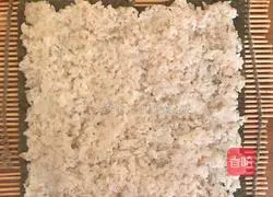 Illustration of how to make bacon and floss flavored sushi 2