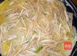 Illustration of how to make egg pancakes rolled with shredded potatoes 8