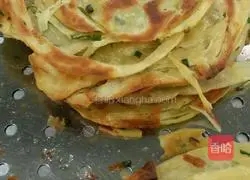 Illustration of how to make hand-torn biscuits 9