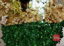 Illustration of how to make leek and pork pancakes 2