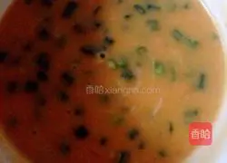 Illustration of how to make salmon pancakes 3