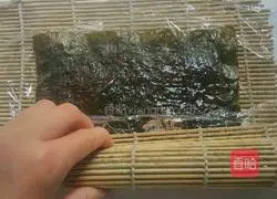 Illustration of how to make inner roll sushi 11