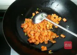 Illustration of how to make carrot and cucumber fried cake 3