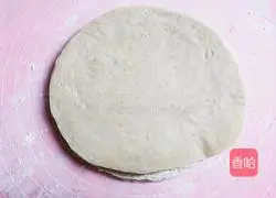 Illustration of how to make butterfly cakes with hand cakes 7