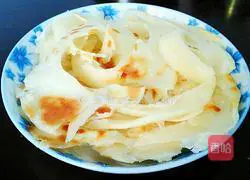 Illustration of how to make scallion hand-shredded pancakes 7