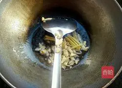 Illustration of how to make bean sprouts fried pancake shreds 8