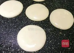 Illustration of how to make milky red date sauce waffles 14