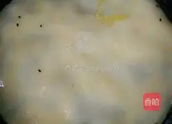 Illustration of how to make egg and vegetable burritos 8