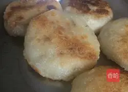 Illustration of how to make pan-fried barbecued pork round cake 6