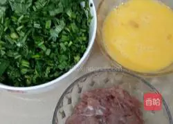 Illustration of how to make water spinach and lean meat egg pancake 2