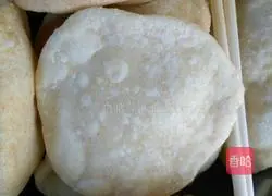 Illustration of how to make bean dregs sesame cakes 7