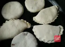 Pork Chive Pie Recipe Illustration 5